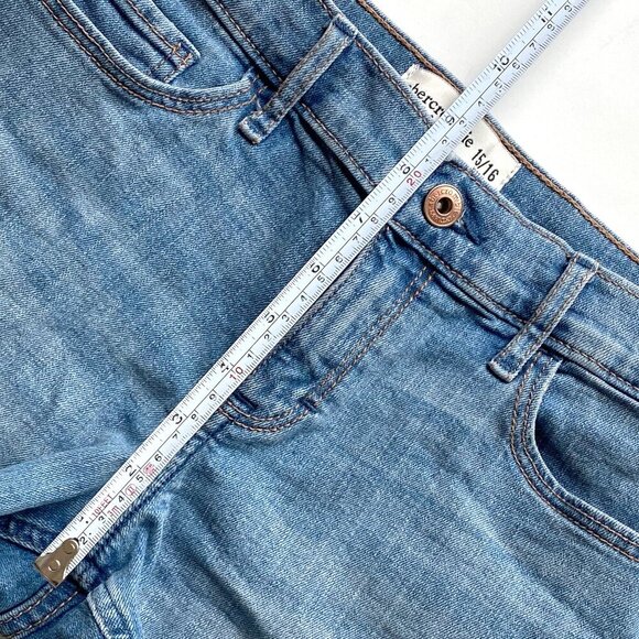 Abercrombie Kids Girls Blue Denim Shorts Size 15/16 Light Wash 5" Inseam Cuffed - Picture 5 of 10